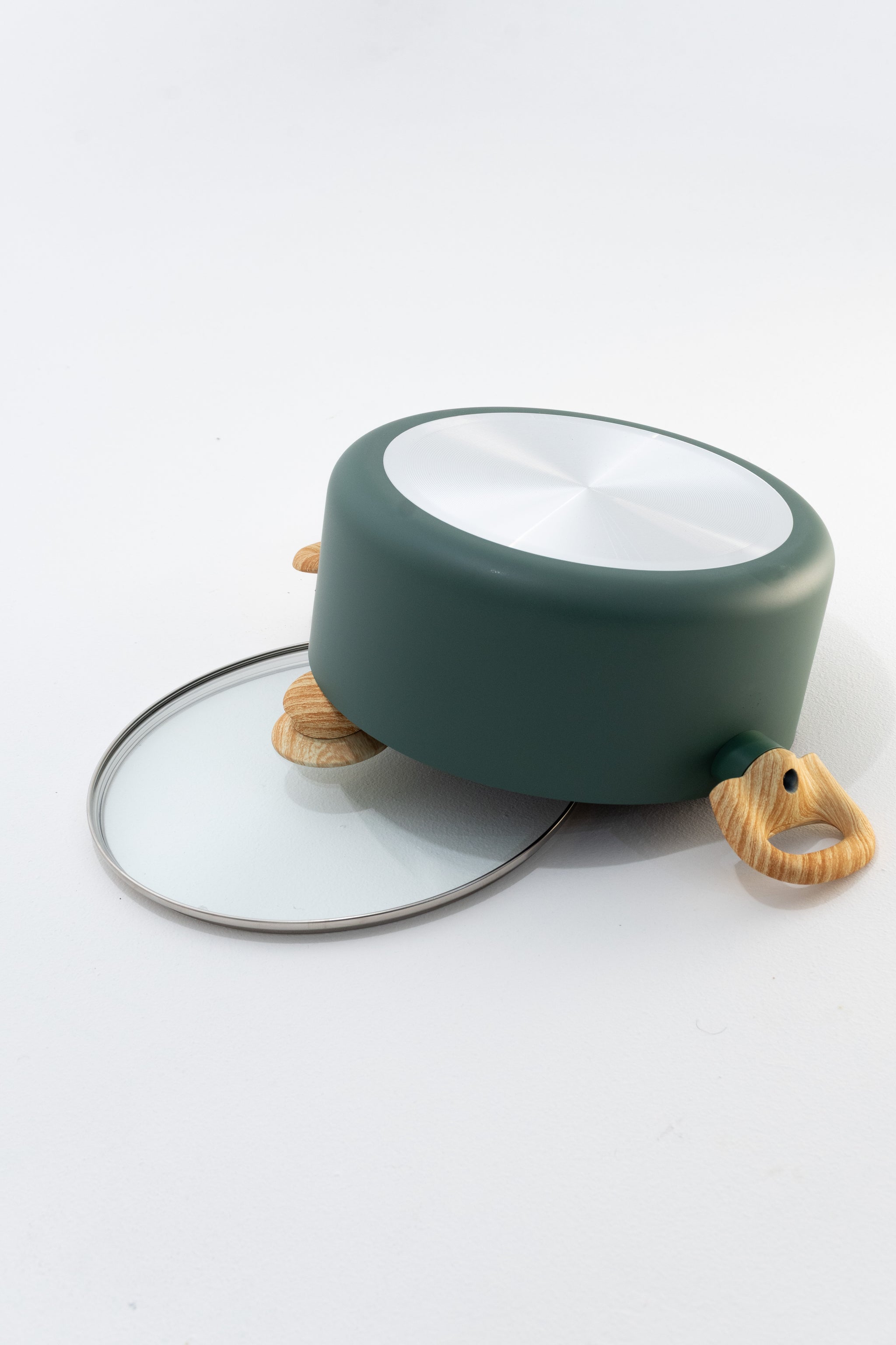 CACEROLA ANTIADHERENTE C/ASAS Y TAPA VIDRIO 24CM