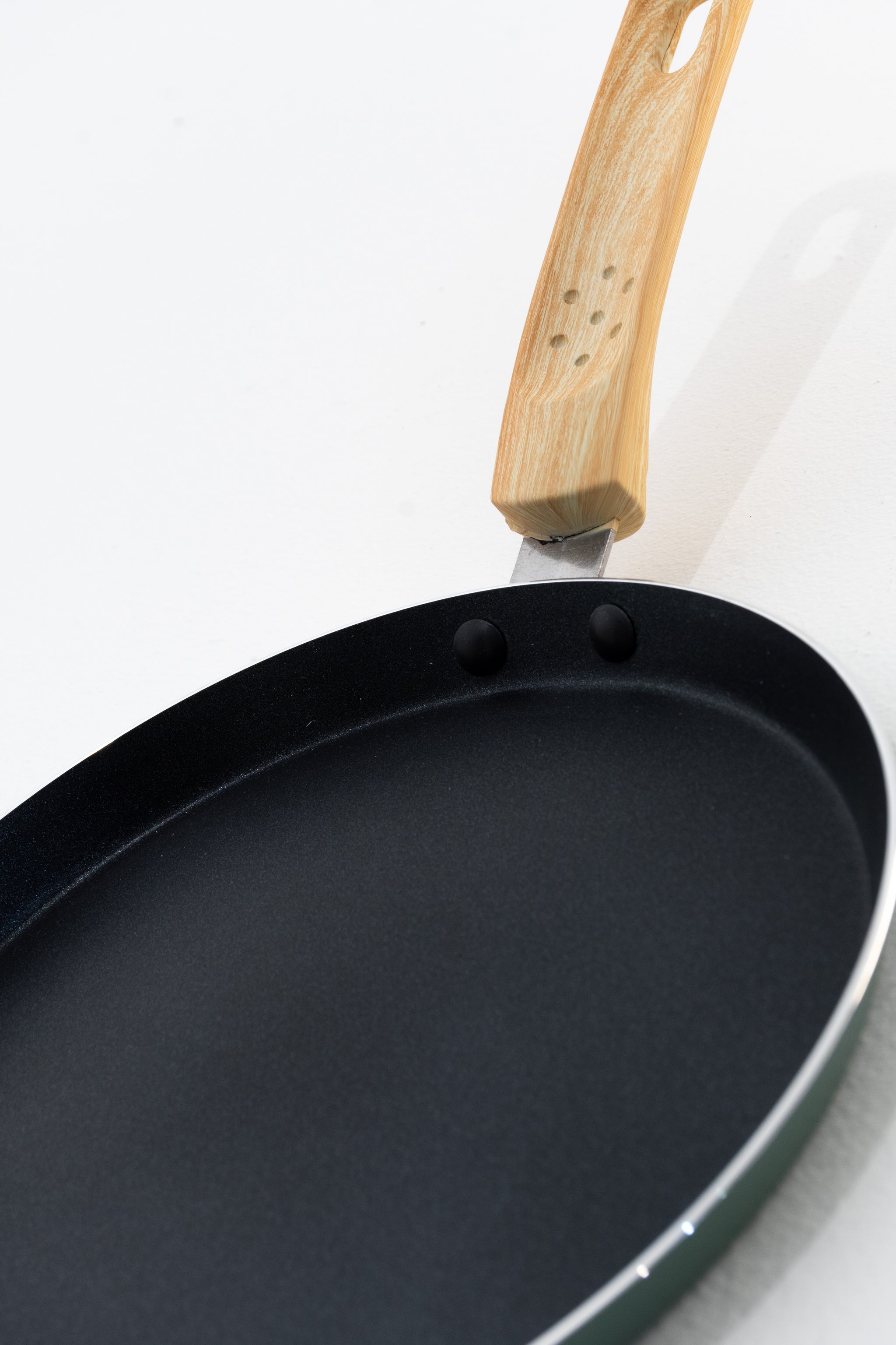 PANQUEQUERA ANTIADHERENTE C/MANGO 22CM