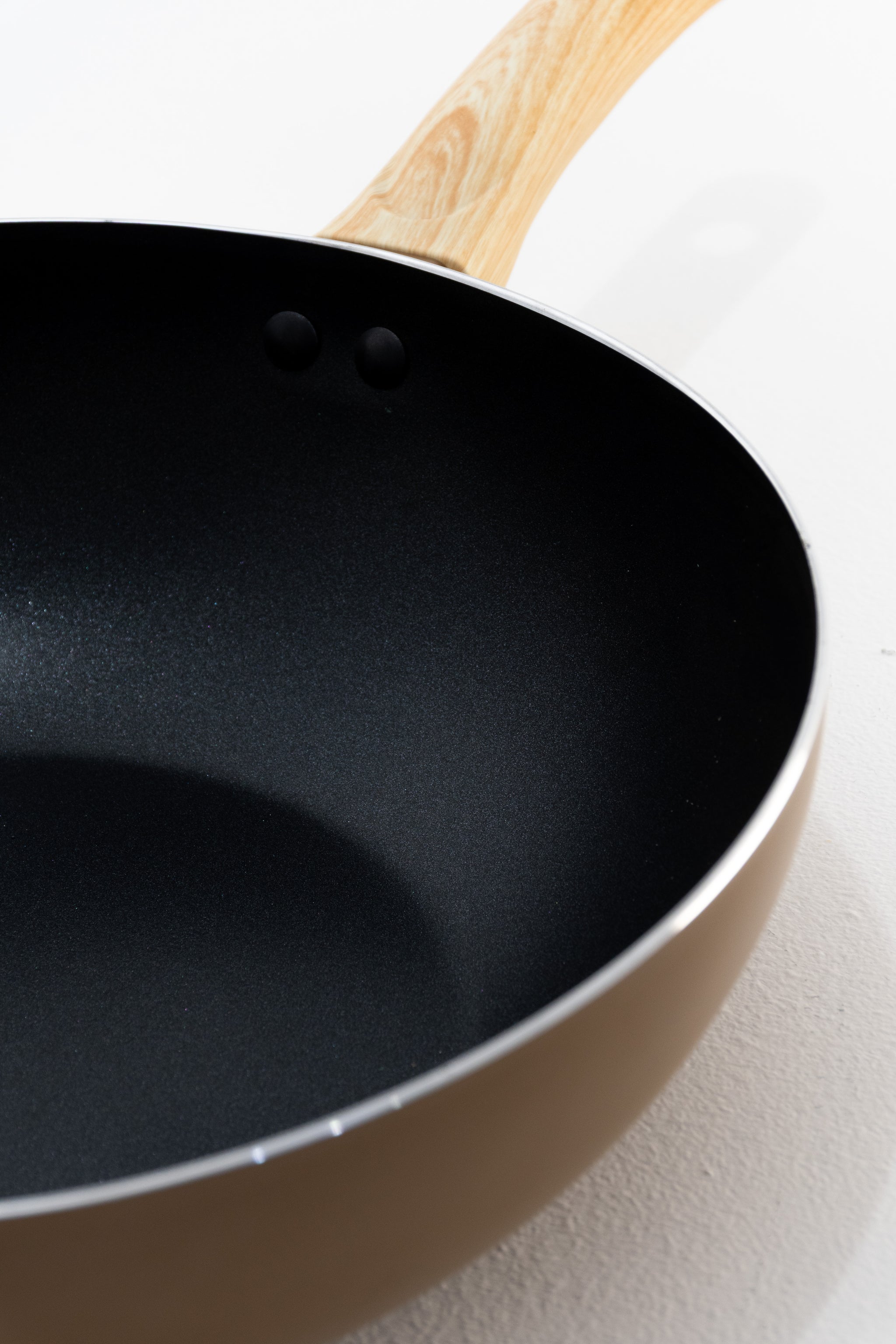 WOK ANTIADHERENTE C/MANGO 28CM