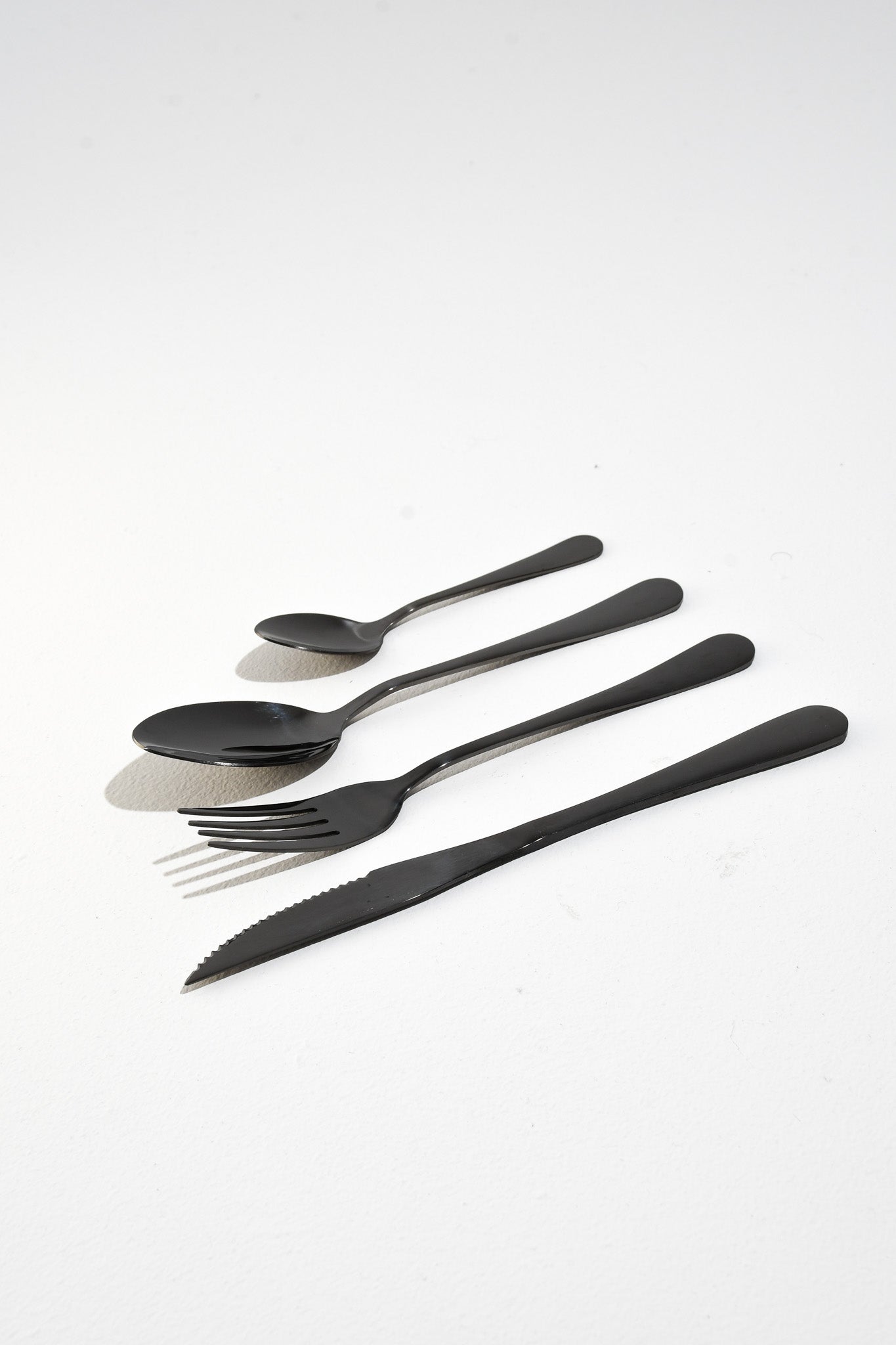 SET DE CUBIERTOS x24 NEGRO - ACERO