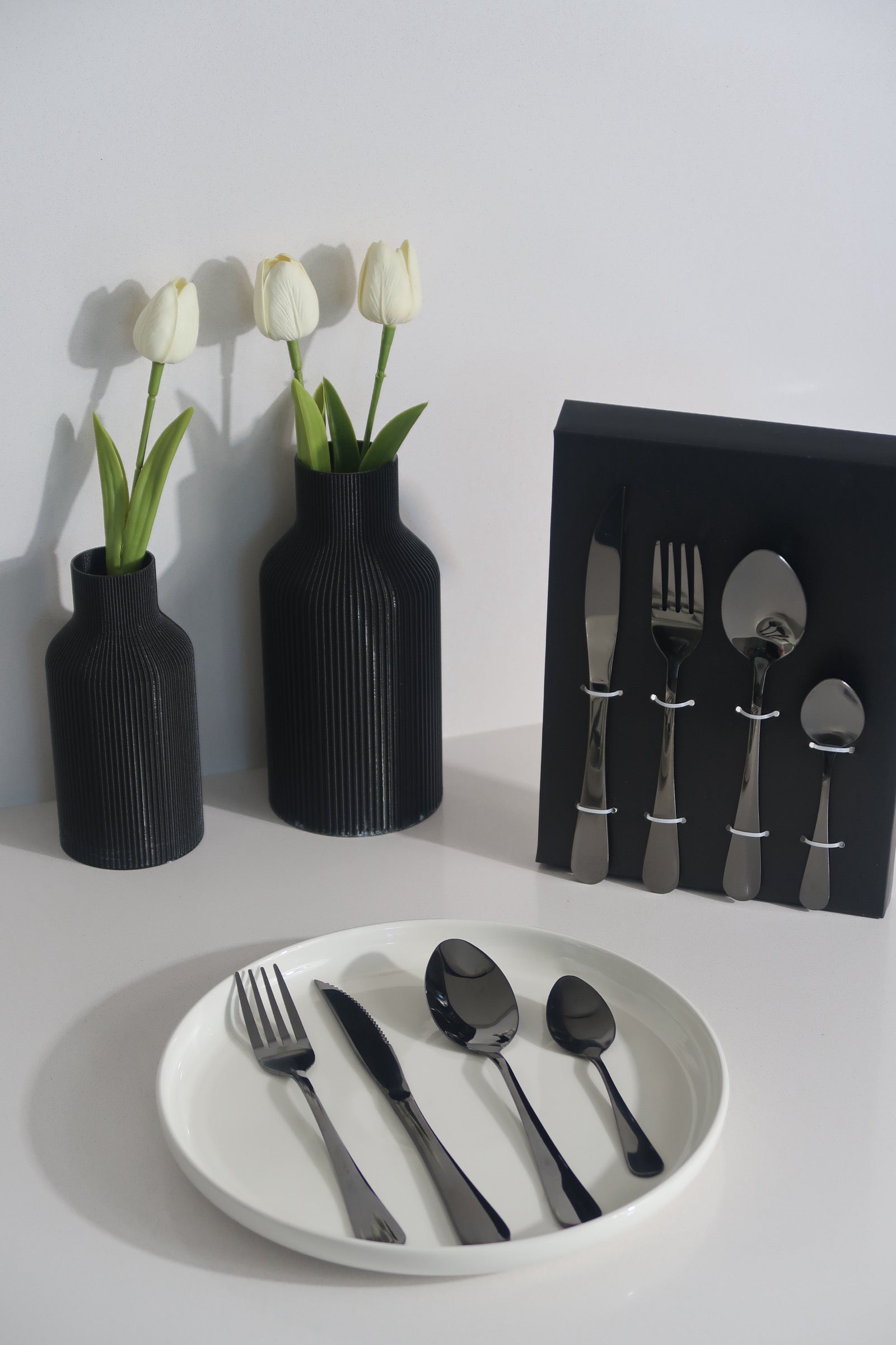 SET DE CUBIERTOS x24 NEGRO - ACERO